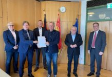 Landrat übergibt Ehrennadel an Otmar Müller aus Erbes-Büdesheim