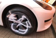 Fahrzeuge im WEP mit Sprühfarbe beschädigt