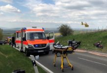 Motorradfahrer lebensgefährlich verletzt