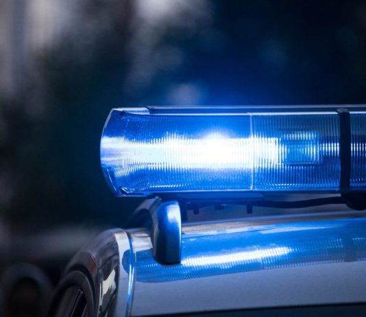 Raub und Bedrohung mit vermeintlicher Schusswaffe