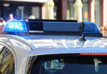 Festbesucher verwechselt Polizeifahrzeug mit Toilette