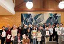 Landrat Sippel überreicht 43 neuen deutschen Staatsbürgern Urkunden