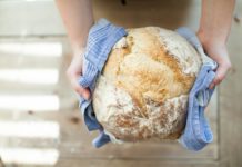 Familienbildungsstätte (FSB): „Brot aus dem Holzbackofen“