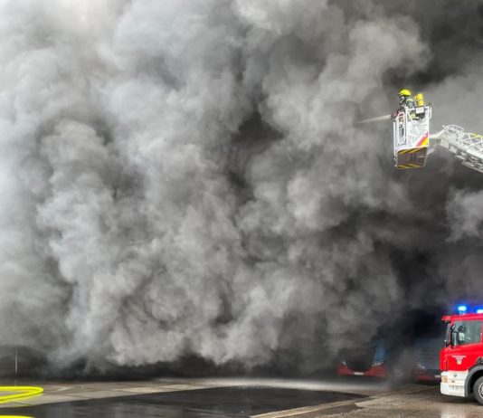 Großbrand einer Lagerhalle