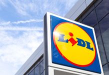 BÜRGERMEISTER STEFFEN JUNG KASSIERT 1000 EURO FÜR DIE ALZEYER TAFEL AN LIDL-KASSE