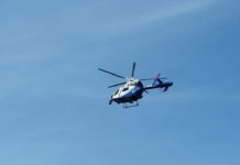 Polizeihubschrauber im Nachteinsatz