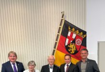 Wulf Kleinknecht erhält Bundesverdienstkreuz