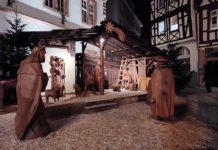 ERSTES ALZEYER WEIHNACHTSSINGEN AUF DEM FISCHMARKT AM FREITAG, 15. DEZEMBER