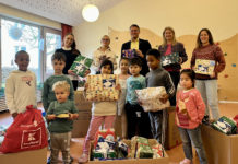Center sammelte erneut Geschenke – Alle Wünsche erfüllt -Kita Kinder freuen sich