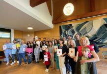 Landrat Sippel überreicht 45 neuen deutschen Staatsbürgern Urkunden