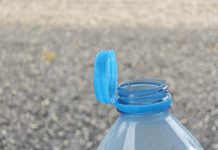 Fester Deckel an PET Flaschen ab heute Pflicht