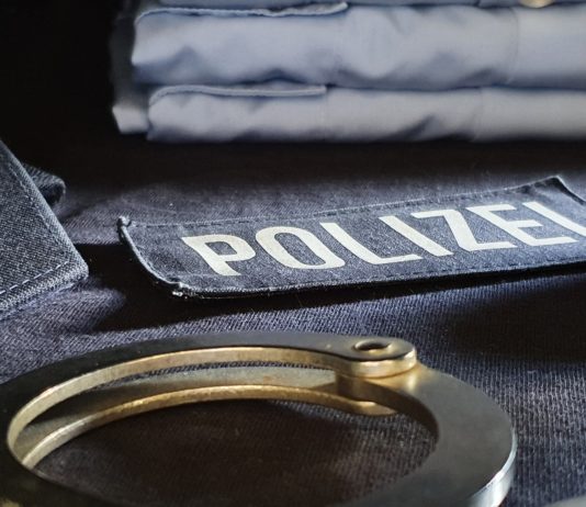 Mit Haftbefehl gesucht