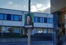Wahlplakat vor Gymnasium in Alzey sorgt für Diskussionen