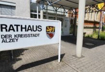 Übler Streich in der Stadtverwaltung Alzey: Buttersäure im Fahrstuhlschacht vermutet