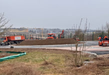 Kreiselbau Schafhausen: Asphaltarbeiten abgeschlossen – Freigabe der L 406 steht bevor