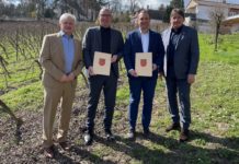 Bewilligungsbescheide für Bau neuer Kindertagesstätten überreicht.