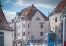 Fußgängerin bei Verkehrsunfall schwer verletzt – Zeugenaufruf