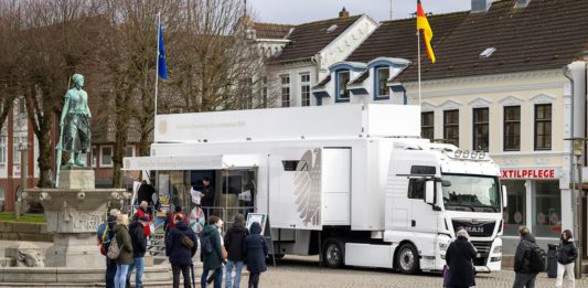 Infomobil des Bundestages macht Halt in Worms