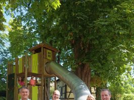 Neue Rutsche mit Kletterturm: Spielplatz „Am Herdry“ modernisiert