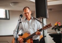 Open-Air-Konzert im KirchgartenJochen Günther tritt in Gau-Köngernheim auf