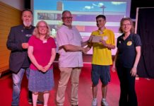 Zum Abschied eine Spende: Willi Ehret unterstützt Löwenschule mit 600 Euro