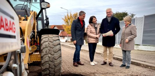 Sanierung der Ortsdurchfahrt Alzey-Dautenheim: Ministerin Schmitt informiert sich über Baufortschritt