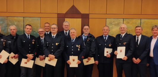 Ehrenamt mit Herz und jahrzehntelanger Treue: Verbandsgemeinde Alzey-Land würdigt Feuerwehrleute