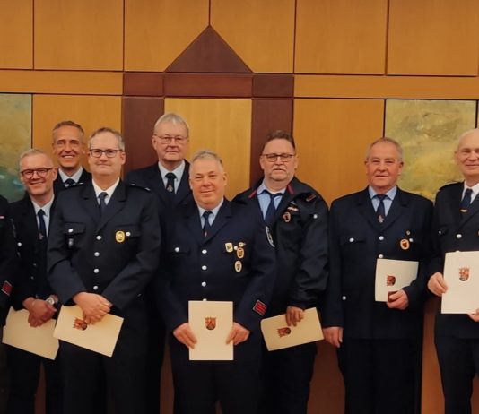 Ehrenamt mit Herz und jahrzehntelanger Treue: Verbandsgemeinde Alzey-Land würdigt Feuerwehrleute