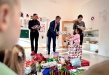 Wunschbaumaktion sorgt für strahlende Kinderaugen