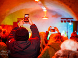 Volle Kneipen und belebte Straßen bei der 20. Alzeyer Nacht