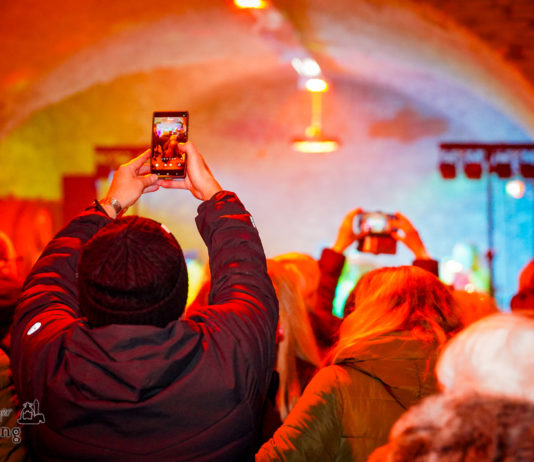 Volle Kneipen und belebte Straßen bei der 20. Alzeyer Nacht