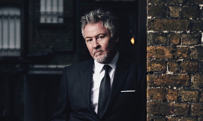 Ticketing_PAUL_YOUNG_Wall standing