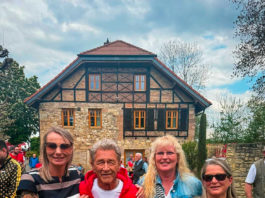 Peter Maffay und Katarina Witt in Alzey für Millionengewinn der Postcode Lotterie