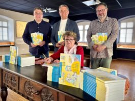 Kinder entdecken ihre Stadt neu / Alzey präsentiert erstes Kinderstadtbuch zum Welttag des Buches