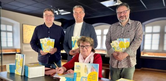 Kinder entdecken ihre Stadt neu / Alzey präsentiert erstes Kinderstadtbuch zum Welttag des Buches