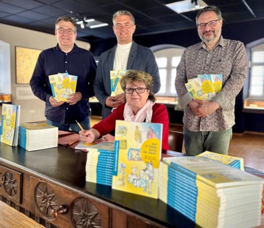 Kinder entdecken ihre Stadt neu / Alzey präsentiert erstes Kinderstadtbuch zum Welttag des Buches