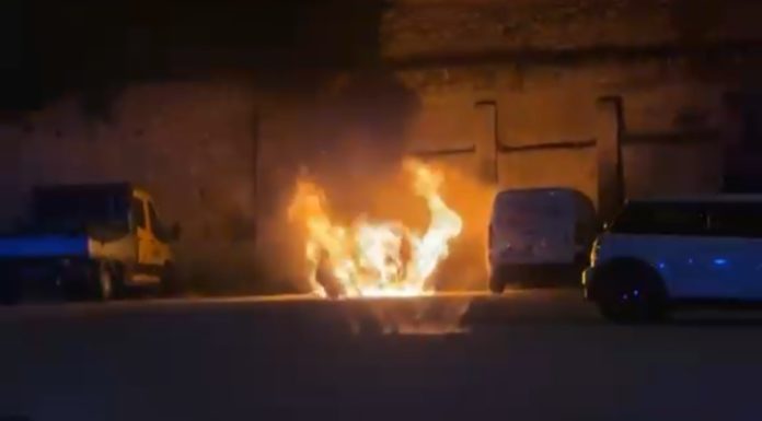 Feuer in der Friedrichstraße: Was löste den Fahrzeugbrand aus?
