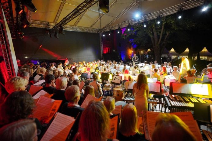 csm_Konzert_im_Schlosshof._Foto_Frank_Gaul.__309d9719c9