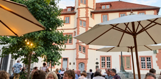 Rheinhessisches Oktoberfest auf dem Fischmarkt: Federweißer-Weißwurst als besondere Premiere
